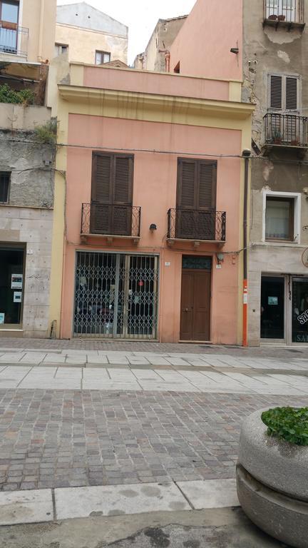 Apartamento Sa Domu E Babbu Cagliari Exterior foto